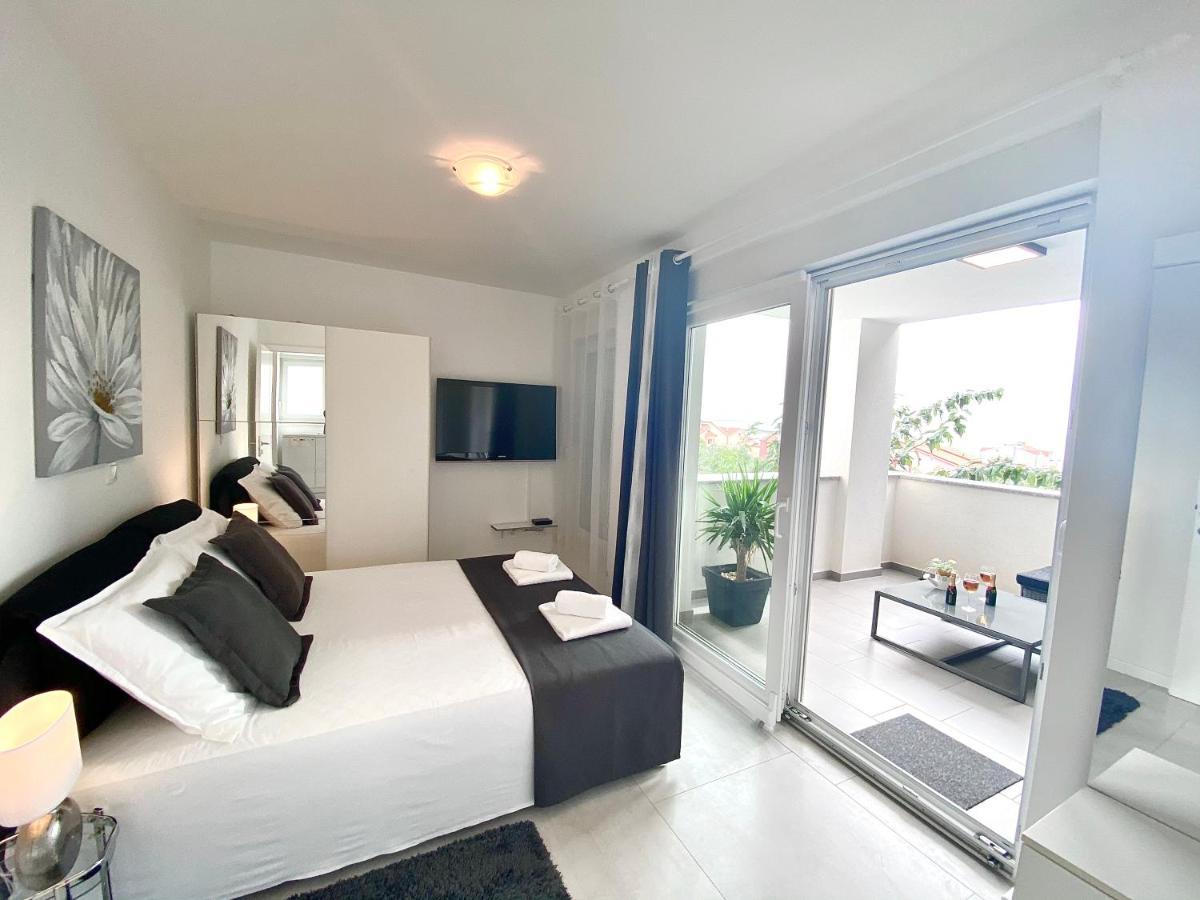 Fantasy View Villa โนวาลยา ภายนอก รูปภาพ