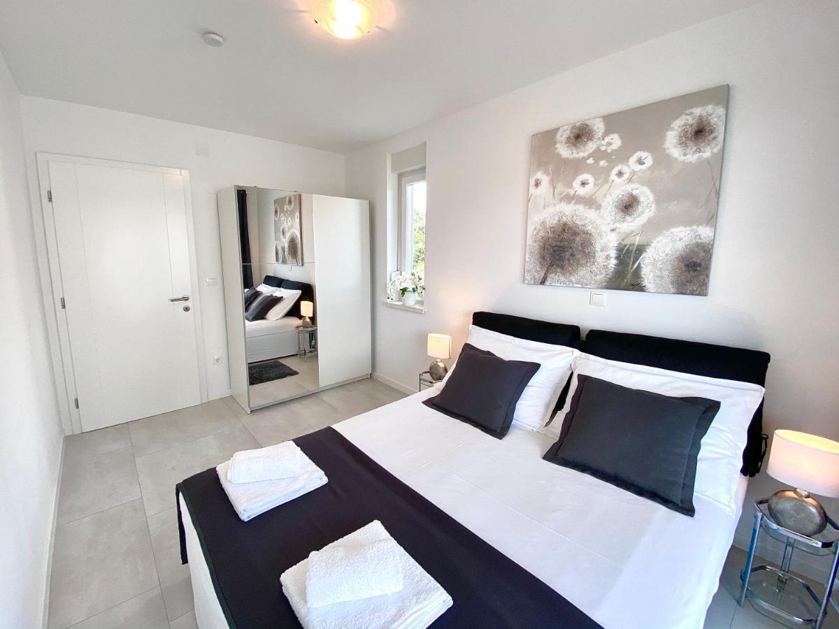 Fantasy View Villa โนวาลยา ภายนอก รูปภาพ